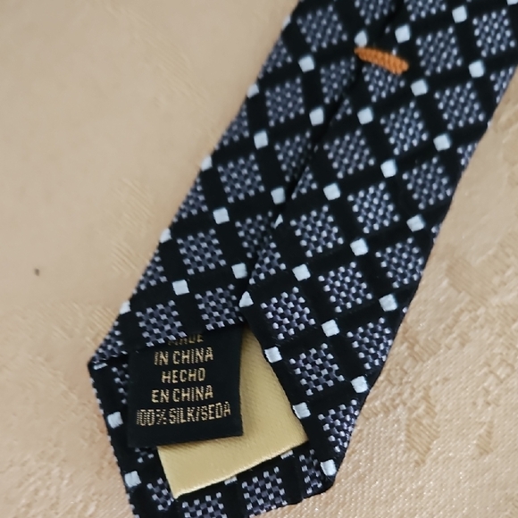 TRUMP Elegant Black and Blue Patterned Tie - Picture 3 of 7